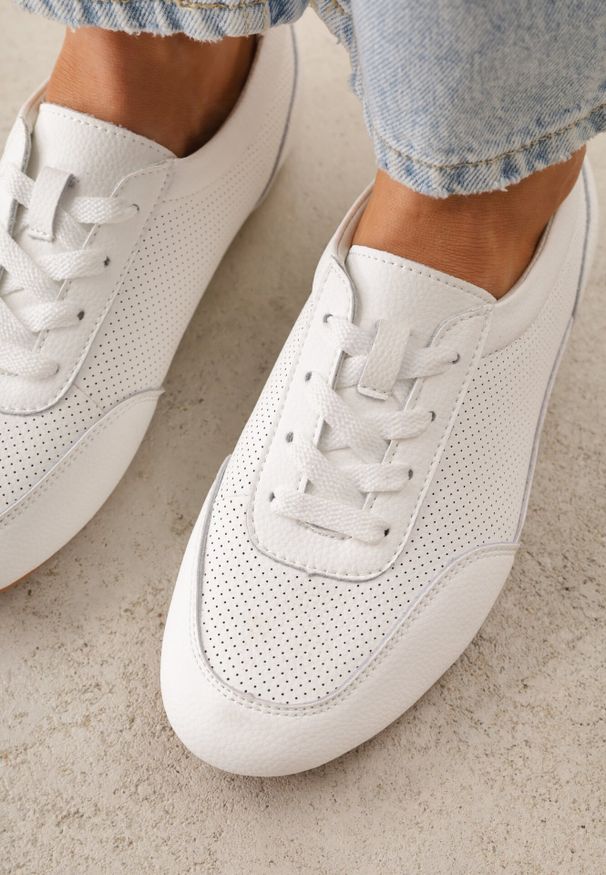 Born2be - Białe Perforowane Sneakersy z Zamszu Naturalnego ze Skórzaną Wkładką Mezlea. Okazja: na co dzień, do pracy. Kolor: biały. Materiał: skóra, zamsz