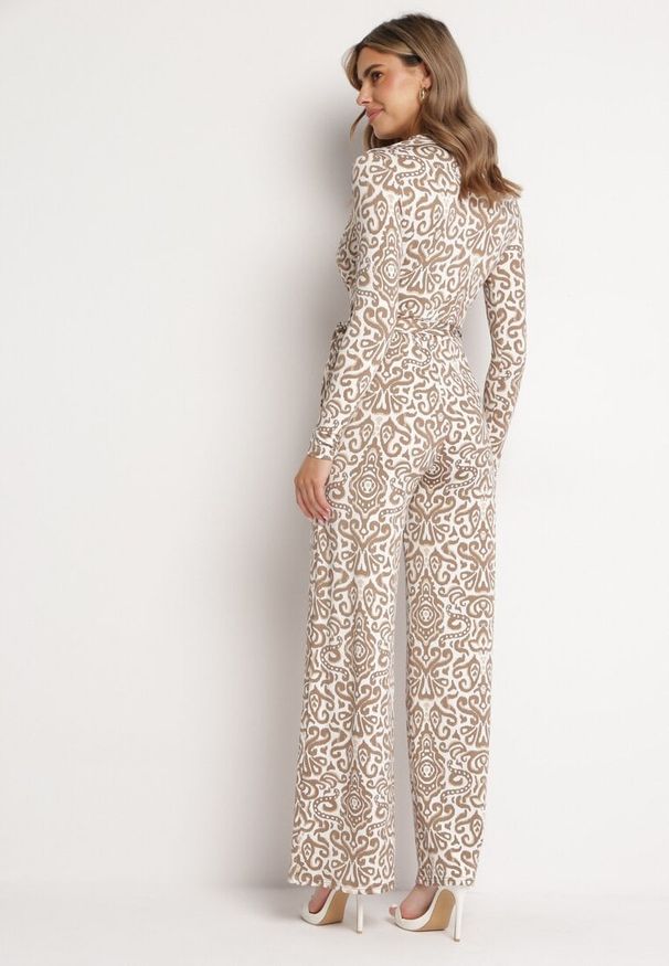 Born2be - Beżowy Kombinezon w Ornamentalny Wzór z Materiałowym Paskiem Nireti. Okazja: na co dzień. Kolor: beżowy. Materiał: materiał. Wzór: aplikacja. Styl: casual