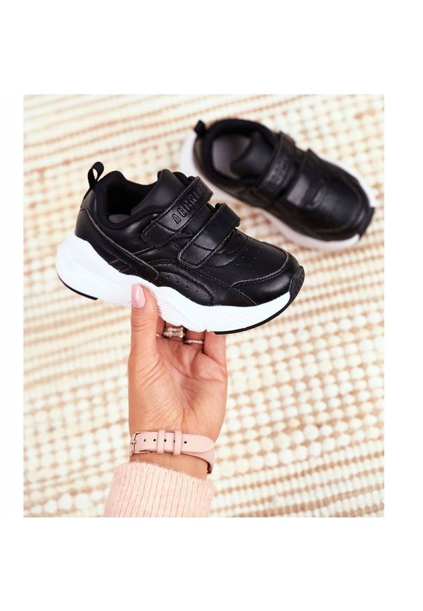 Sportowe Buty Dziecięce Młodzieżowe Czarne ABCKIDS B013310212. Zapięcie: rzepy. Kolor: czarny. Materiał: skóra ekologiczna. Szerokość cholewki: normalna
