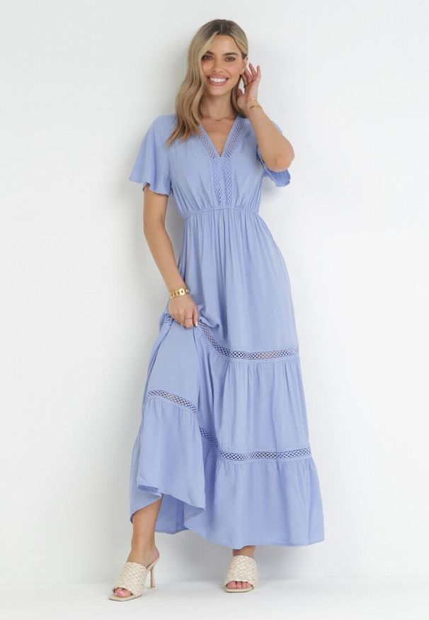 Born2be - Jasnoniebieska Sukienka Maxi z Gumką w Pasie i Koronkowymi Wstawkami Anandia. Kolor: niebieski. Materiał: koronka. Wzór: aplikacja. Długość: maxi