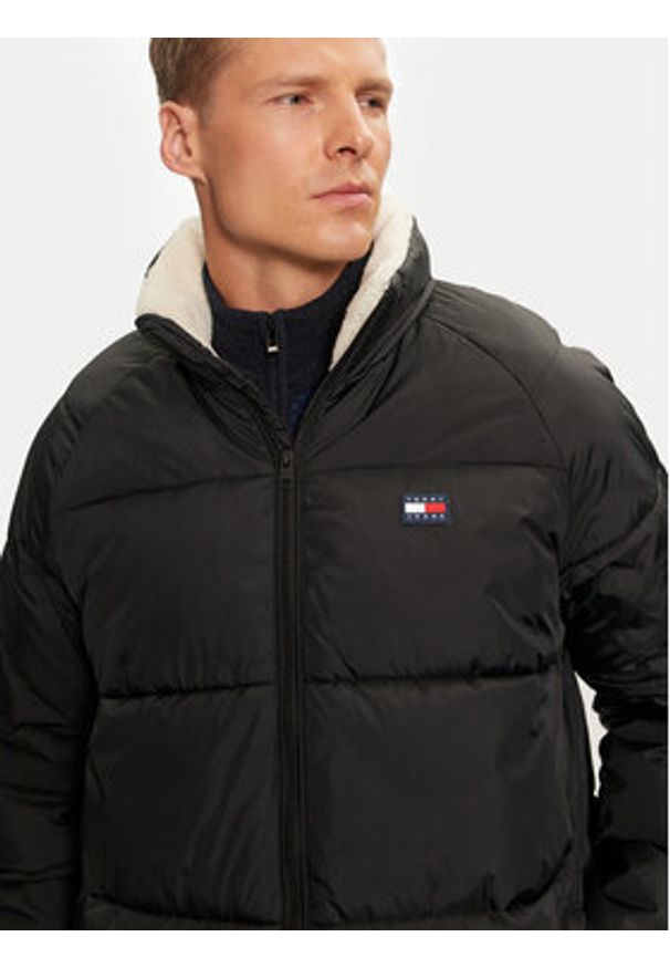 Tommy Jeans Kurtka zimowa Vail DM0DM20604 Czarny Regular Fit. Kolor: czarny. Materiał: syntetyk. Sezon: zima