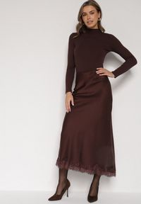 Born2be - Brązowa Satynowa Spódnica z Koronkowym Zdobieniem Silfera. Okazja: na co dzień, na spotkanie biznesowe. Kolor: brązowy. Materiał: satyna, koronka. Wzór: aplikacja. Styl: biznesowy, klasyczny, casual #2