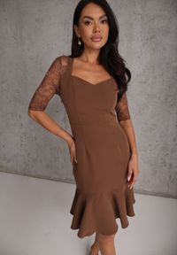 Renee - Brązowa Sukienka VICES o Taliowanym Kroju z Rękawami z Koronki Metirei. Kolor: brązowy. Materiał: koronka. Wzór: koronka. Styl: elegancki #6