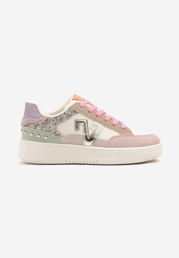 Born2be - Różowo-Beżowe Sneakersy z Brokatem i Metalicznymi Ozdobami Pillara. Okazja: na co dzień. Nosek buta: okrągły. Kolor: różowy. Materiał: jeans. Wzór: aplikacja. Sezon: lato, wiosna. Obcas: na płaskiej podeszwie