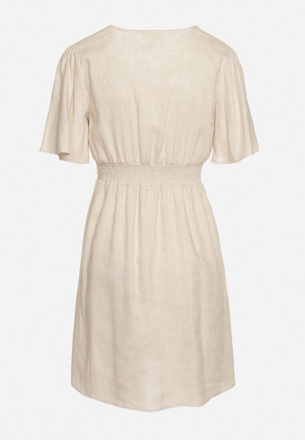 Born2be - Jasnobeżowa Sukienka z Dekoltem w Serek i Cienkimi Gumkami w Pasie Lovarina. Okazja: do pracy, na co dzień. Typ kołnierza: dekolt w serek. Kolor: beżowy. Długość rękawa: krótki rękaw. Typ sukienki: proste. Styl: casual