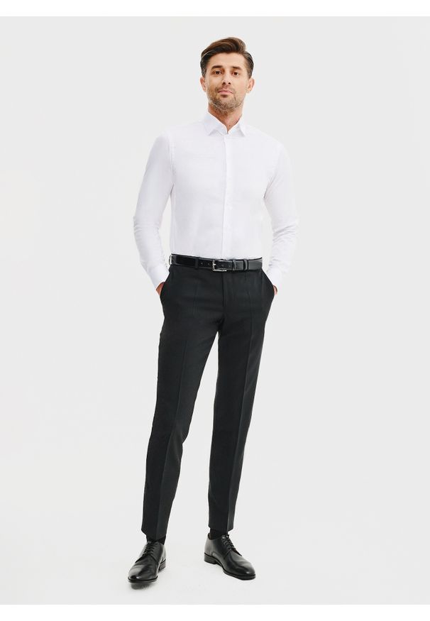 Pako Lorente - PAKO LORENTE – Wełniane spodnie garniturowe w kolorze czarnym. Okazja: na spotkanie biznesowe. Kolor: czarny. Materiał: wełna. Styl: biznesowy, elegancki
