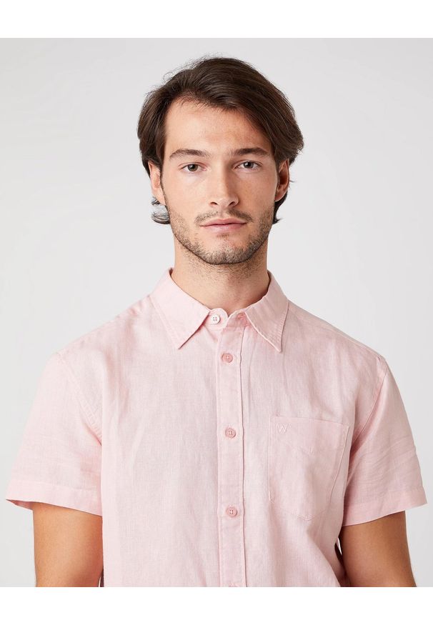 Wrangler - KOSZULA MĘSKA WRANGLER SS 1PKT SHIRT SILVER PINK W5J7LOXTU 112130192