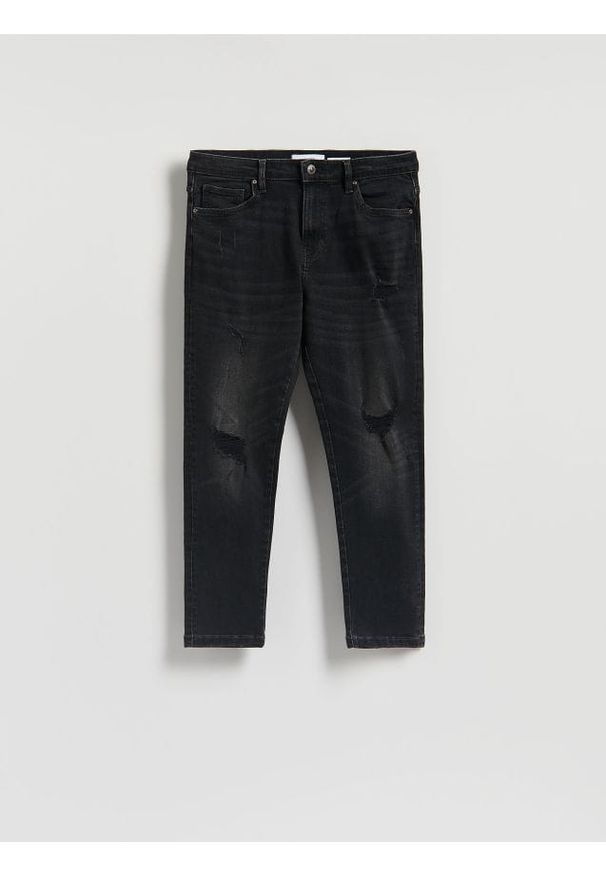 Reserved - Jeansy carrot slim z przetarciami - czarny. Kolor: czarny