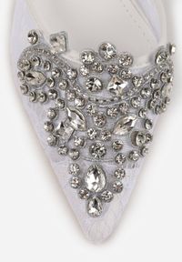 Born2be - Białe Czółenka na Szpilce VICES z Paskiem na Piętę Koronką i Aplikacją Clymellia. Okazja: na komunię, na wesele, na ślub cywilny. Zapięcie: pasek. Kolor: biały. Materiał: koronka. Wzór: aplikacja, koronka. Obcas: na szpilce. Styl: wizytowy, glamour, elegancki #7