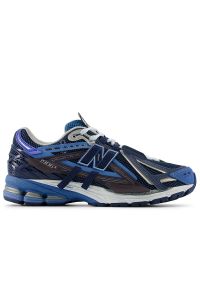 Buty New Balance U1906AB - niebieskie. Kolor: niebieski. Materiał: guma, syntetyk, materiał. Szerokość cholewki: normalna. Sport: turystyka piesza