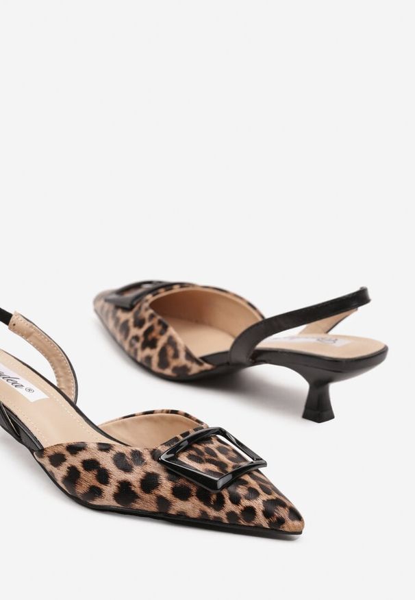 Renee - Panterkowe Czółenka na Kaczuszce Slingback Ozdobione Klamrą Korreia. Okazja: na co dzień. Zapięcie: klamry. Materiał: jeans. Wzór: aplikacja. Obcas: na szpilce. Styl: elegancki, casual. Wysokość obcasa: średni