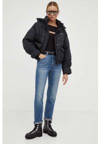 Levi's® - Levi's kurtka damska kolor czarny zimowa oversize. Okazja: na spotkanie biznesowe. Kolor: czarny. Materiał: puch. Długość: krótkie. Sezon: zima. Styl: biznesowy #3