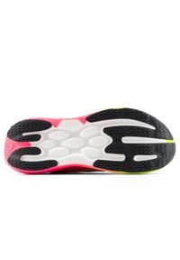 Buty męskie New Balance Infinion 1080 v15 TCS London Marathon M10802XQ – różowe. Okazja: na co dzień. Kolor: różowy. Materiał: guma. Szerokość cholewki: normalna. Sport: bieganie, fitness #2