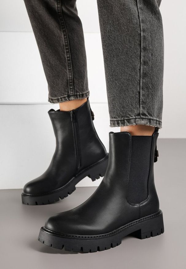 Renee - Czarne Botki Typu Sztyblety Zdobione Aplikacją Naladeia. Okazja: na co dzień. Kolor: czarny. Materiał: jeans, skóra. Wzór: aplikacja. Styl: casual