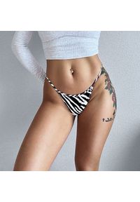 Intica - Stringi gładkie niewidoczne pod odzieżą Semra. Kolor: brązowy. Materiał: materiał. Wzór: gładki #3