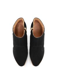 Kazar - Czarne botki damskie. Kolor: czarny. Materiał: nubuk. Sezon: jesień, zima. Obcas: na obcasie. Styl: klasyczny. Wysokość obcasa: wysoki #3