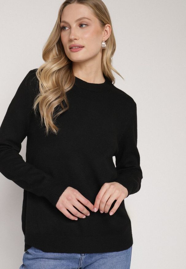 Born2be - Czarny Casualowy Sweter z Wełną i Bawełną Nedalla. Okazja: na co dzień. Kolor: czarny. Materiał: wełna, bawełna. Długość rękawa: długi rękaw. Długość: długie. Styl: casual