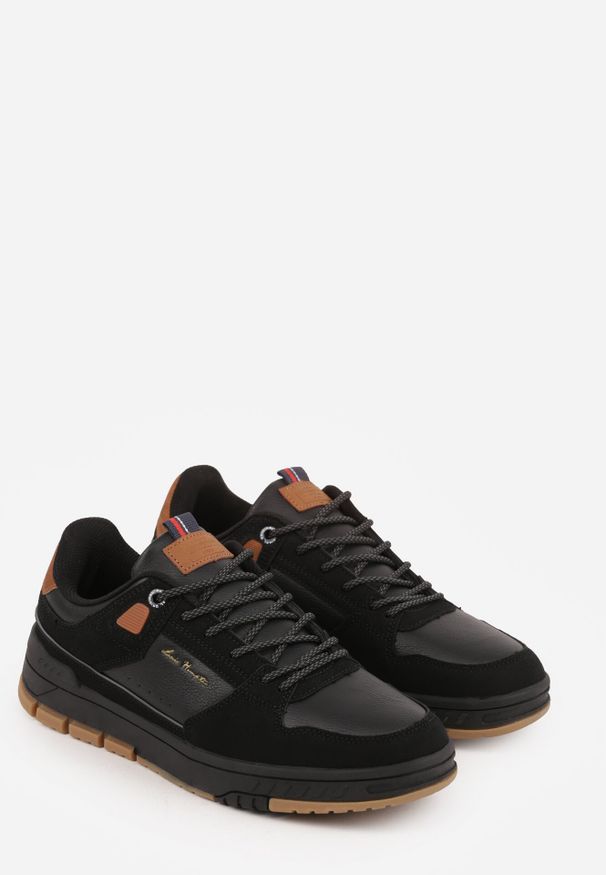 Born2be - Czarne Buty Sportowe Sneakersy Ozdobione Tłoczeniem i Napisami Hermala. Okazja: na co dzień. Kolor: czarny. Materiał: jeans. Wzór: aplikacja, napisy