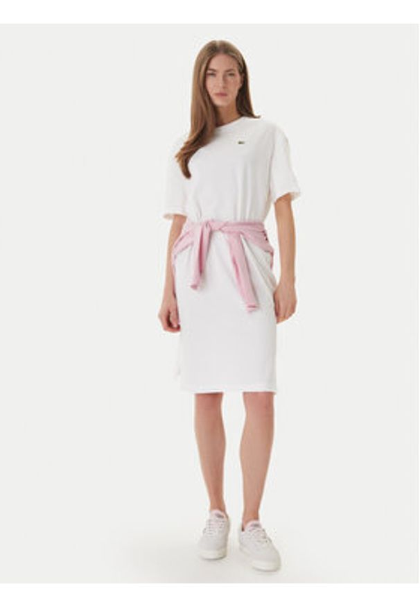 Lacoste Sukienka codzienna EF2883 Écru Oversize. Okazja: na co dzień. Kolor: kremowy. Materiał: bawełna. Typ sukienki: proste, oversize. Styl: casual