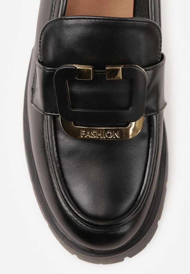 Born2be - Czarne Płaskie Mokasyny z Metalową Ozdobą Evelisse. Okazja: na co dzień, na spotkanie biznesowe. Kolor: czarny. Wzór: aplikacja. Obcas: na obcasie. Styl: casual, biznesowy, elegancki