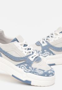 Renee - Jasnoniebieskie Sznurowane Sneakersy z Ozdobnymi Przeszyciami na Grubej Podeszwie Pionsa. Zapięcie: sznurówki. Kolor: niebieski #4