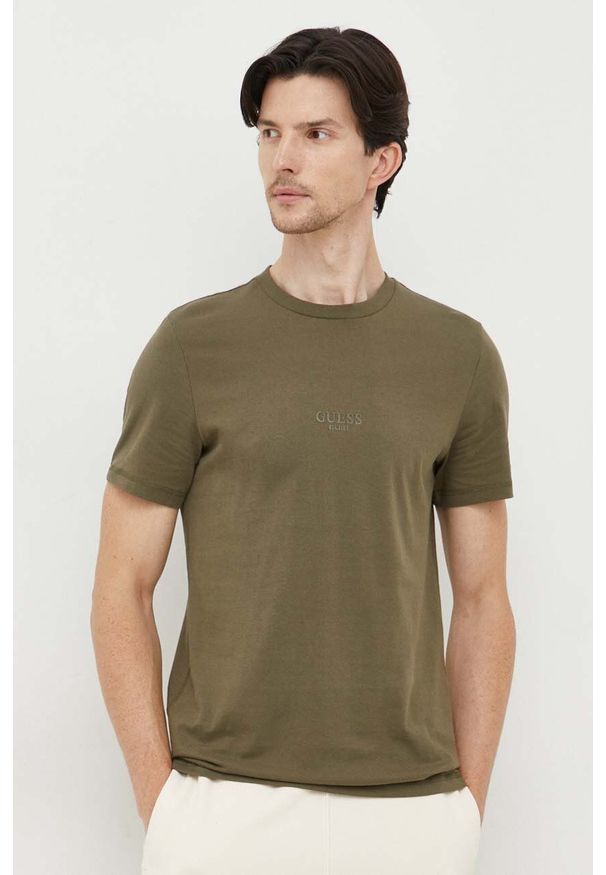 Guess t-shirt bawełniany kolor zielony z aplikacją. Kolor: zielony. Materiał: bawełna. Wzór: aplikacja. Styl: klasyczny