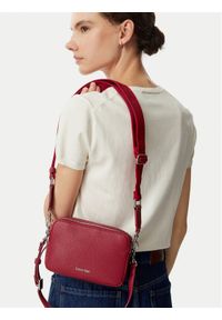 Calvin Klein Torebka Webbing 2X Strap Camera Bag LV04F3656G Czerwony. Kolor: czerwony. Materiał: skórzane #1
