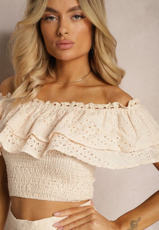 Renee - Beżowy 2-częściowy Komplet Top Hiszpanka i Spódnica z Haftowanej Tkaniny Tamimas. Kolor: beżowy. Materiał: tkanina. Wzór: haft