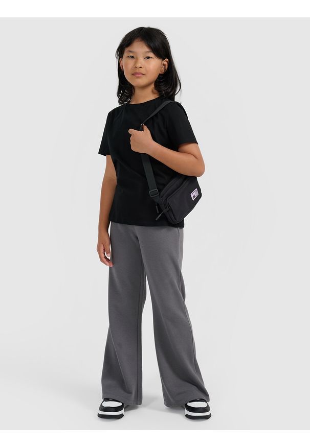 4f - 4F T-shirt regular gładki dziewczęcy - czarny 152 (11-12 lat). Okazja: na co dzień. Kolor: czarny. Materiał: bawełna, materiał, jersey. Długość rękawa: krótki rękaw. Długość: krótkie. Wzór: gładki. Sezon: lato. Styl: młodzieżowy, klasyczny, casual, sportowy