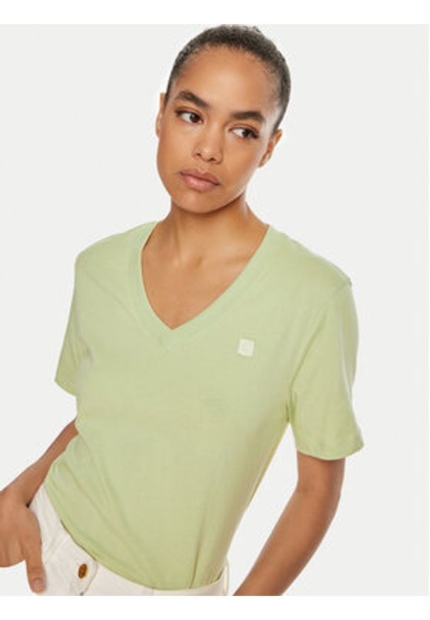 Calvin Klein Jeans T-Shirt Embro Badge J20J222560 Zielony Regular Fit. Kolor: zielony. Materiał: bawełna
