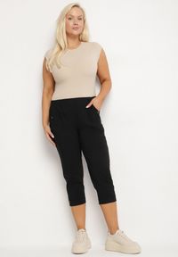 Born2be - Czarne Spodnie z Wiskozą i Ozdobnymi Guzikami Lireza. Okazja: na co dzień. Kolor: czarny. Materiał: wiskoza. Styl: klasyczny, casual #6