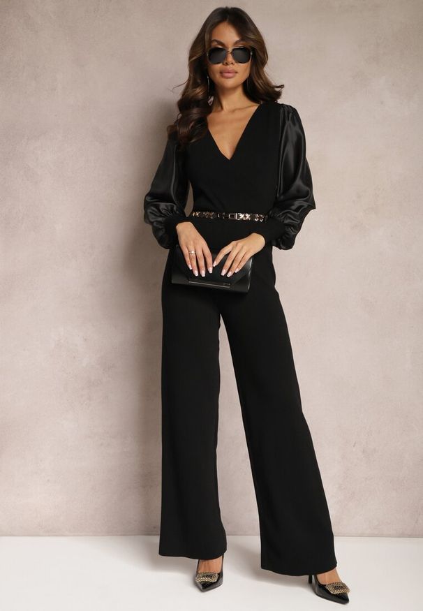 Renee - Czarny Długi Kombinezon z Paskiem i Bufiastym Rękawem Stellari. Kolor: czarny. Materiał: prążkowany, dzianina, satyna, tkanina. Długość: długie. Wzór: aplikacja