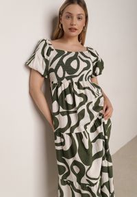 Born2be - Ciemnozielona Wiskozowa Sukienka z Bufiastymi Rękawami w Abstrakcyjny Wzór Tibee. Okazja: na co dzień. Kolor: zielony. Materiał: wiskoza. Wzór: nadruk. Typ sukienki: proste. Styl: elegancki, wakacyjny, casual #5
