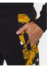 Versace Jeans Couture Spodnie dresowe 75GAA3C0 Czarny Regular Fit. Kolor: czarny. Materiał: bawełna, dresówka #4