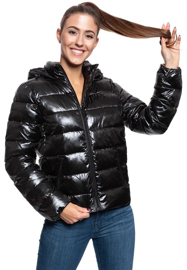 Wrangler - DAMSKA KURTKA PRZEJŚCIOWA WRANGLER SHORT PUFFER BLACK W4N1V0100. Materiał: puch. Sezon: zima