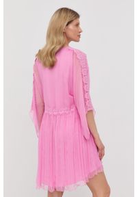 Nissa sukienka jedwabna kolor różowy mini rozkloszowana. Kolor: różowy. Materiał: jedwab. Typ sukienki: rozkloszowane. Długość: mini