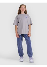 4f - 4F T-shirt oversize z nadrukiem dziewczęcy - szary 122 (6-7 lat). Kolor: szary. Materiał: skóra. Wzór: nadruk. Sezon: lato