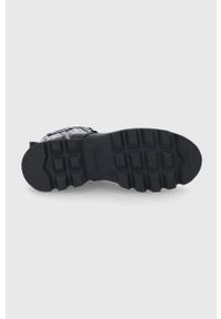 Karl Lagerfeld Workery TERRA FIRMA damskie kolor czarny na platformie. Nosek buta: okrągły. Kolor: czarny. Materiał: guma. Obcas: na platformie
