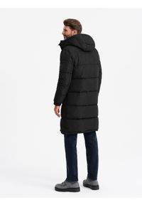 Ombre Clothing - Pikowana długa męska kurtka z odpinanym kapturem – czarna V1 - Rozmiar: XXL. Typ kołnierza: kaptur. Kolor: czarny. Materiał: guma, puch, tkanina, poliester, materiał, syntetyk. Długość: długie. Wzór: gładki, aplikacja, ze splotem #3