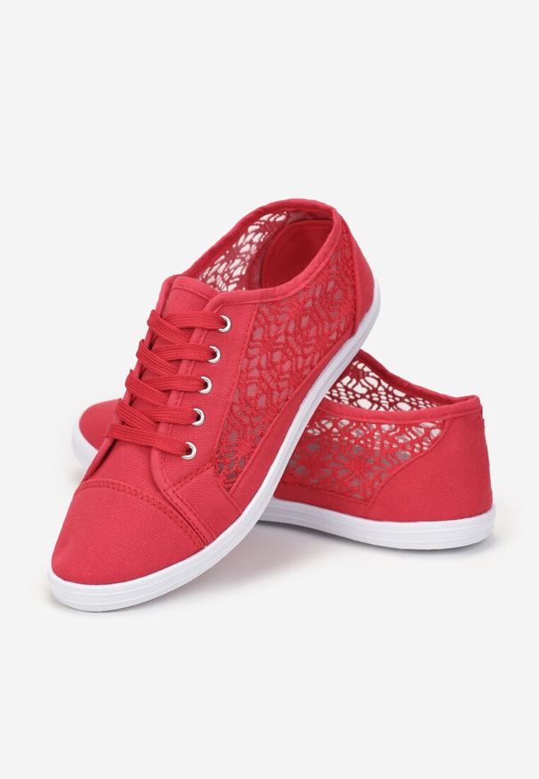 Born2be - Czerwone Tenisówki z Ażurowymi Bokami Ariemessa. Okazja: na co dzień. Kolor: czerwony. Wzór: ażurowy. Sezon: lato. Styl: casual