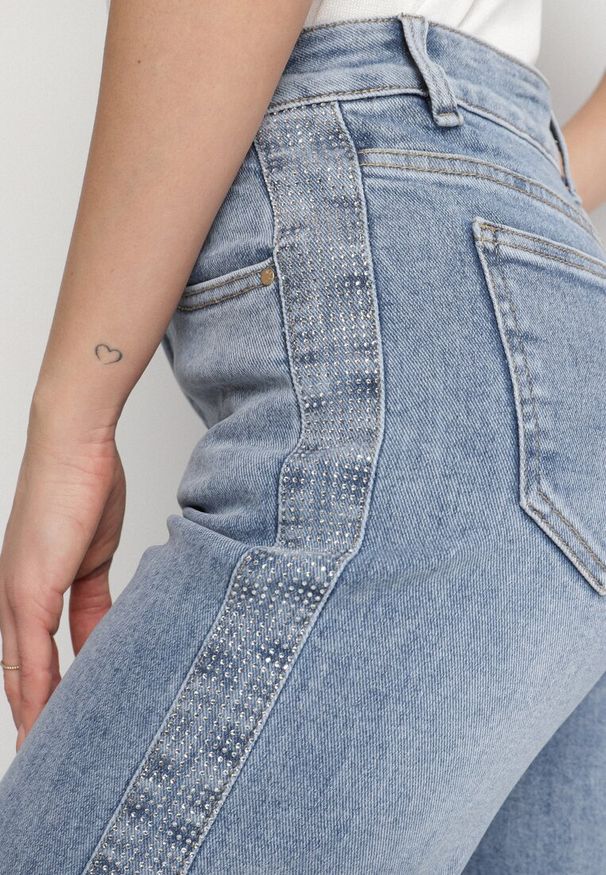 Born2be - Jasnoniebieskie Jeansy z Wysokim Stanem i Szeroką Nogawką Ulareth. Okazja: na co dzień. Stan: podwyższony. Kolor: niebieski. Styl: klasyczny, elegancki, casual