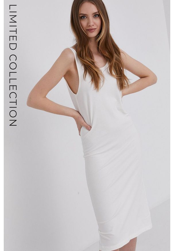 Answear Lab - answear.LAB X Paulina Krupińska Sukienka z certyfikatem OEKO-TEX kolekcja limitowana Ethical Wardrobe. Okazja: na co dzień. Kolor: beżowy. Materiał: dresówka, dzianina, włókno, syntetyk, materiał. Długość rękawa: na ramiączkach. Wzór: gładki. Typ sukienki: proste. Styl: wakacyjny