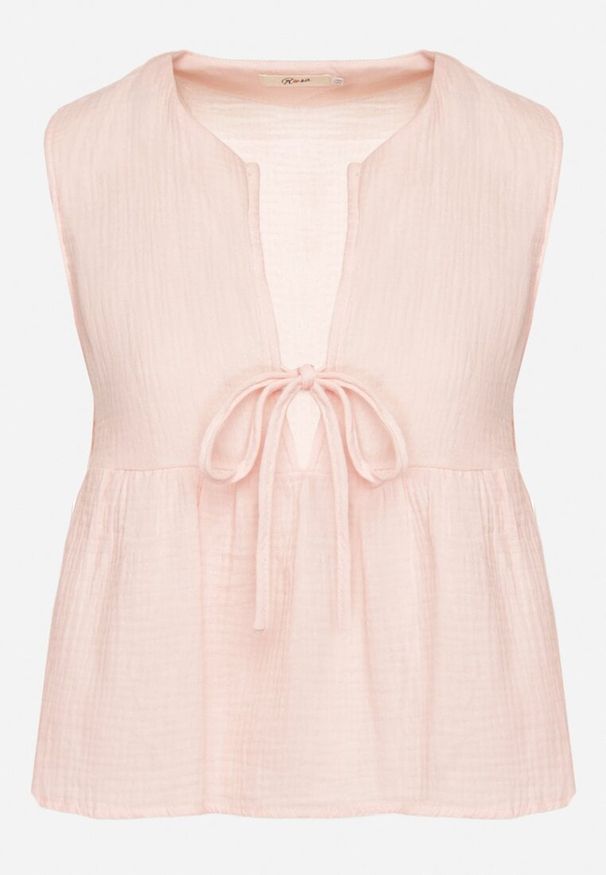 Born2be - Różowa Bawełniana Bluzka Top z Wiązaniem z Przodu i Lekką Falbanką Furena. Okazja: na co dzień, na imprezę. Typ kołnierza: kołnierz z falbankami. Kolor: różowy. Materiał: bawełna. Wzór: aplikacja. Styl: klasyczny, casual, elegancki