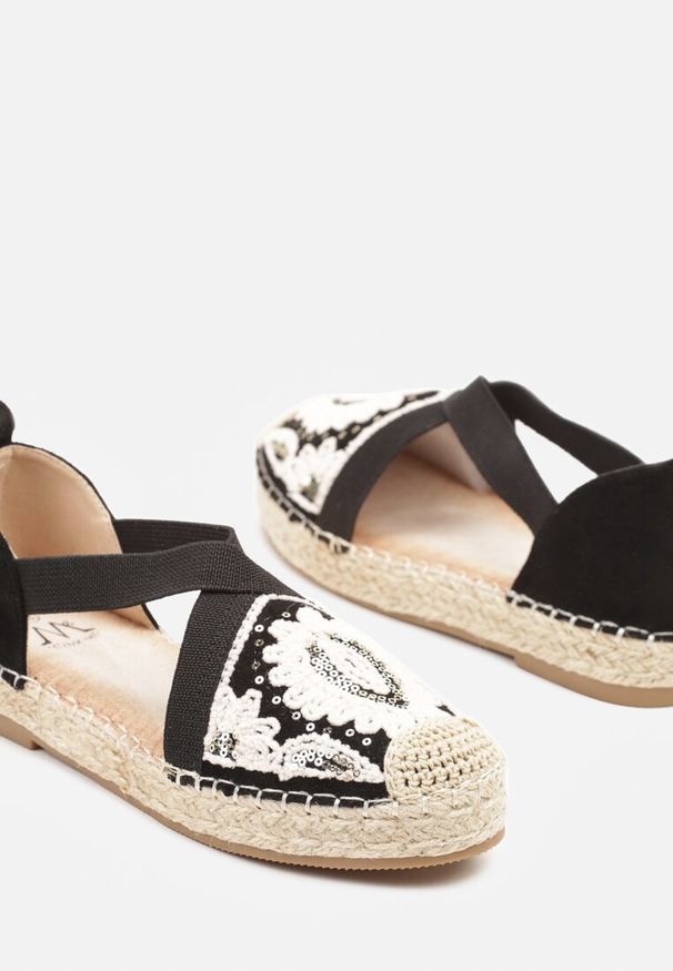 Renee - Czarne Espadryle w Stylu Boho Zdobione Haftem Cekinami i Plecionką Idariva. Okazja: na co dzień, na spacer. Zapięcie: pasek. Kolor: czarny. Materiał: jeans. Wzór: aplikacja, haft. Obcas: na obcasie. Styl: boho. Wysokość obcasa: niski