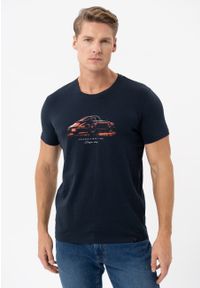 Volcano - T-shirt z nadrukiem T-SINGER. Okazja: na co dzień. Materiał: bawełna, jeans, materiał. Długość rękawa: krótki rękaw. Długość: krótkie. Wzór: nadruk. Styl: casual, klasyczny #1