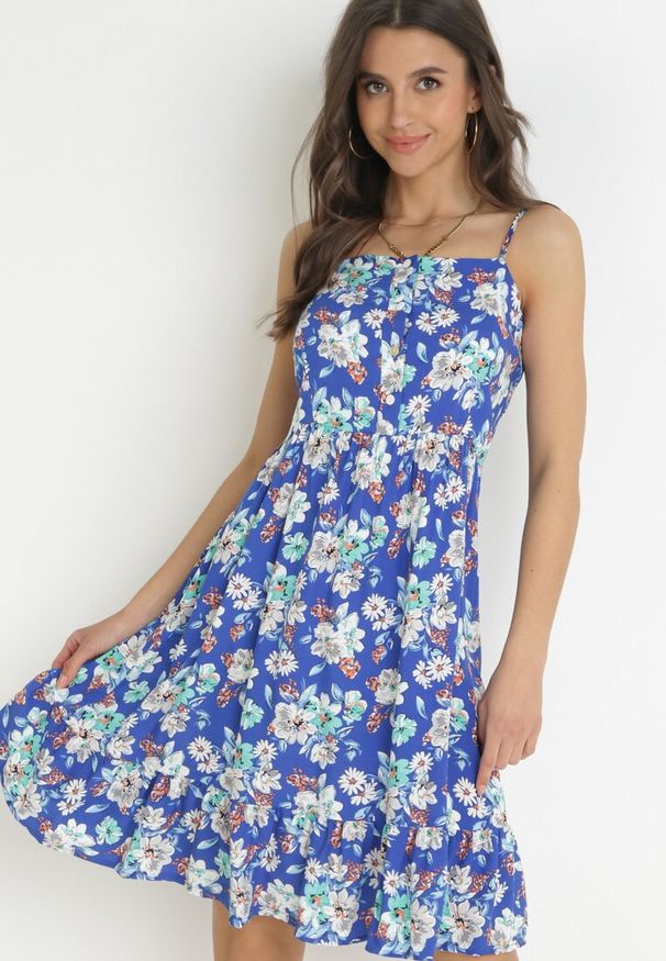 Born2be - Niebieska Sukienka na Cienkich Ramiączkach z Wiskozy w Kwiaty Kimball. Kolor: niebieski. Materiał: wiskoza. Długość rękawa: na ramiączkach. Wzór: kwiaty