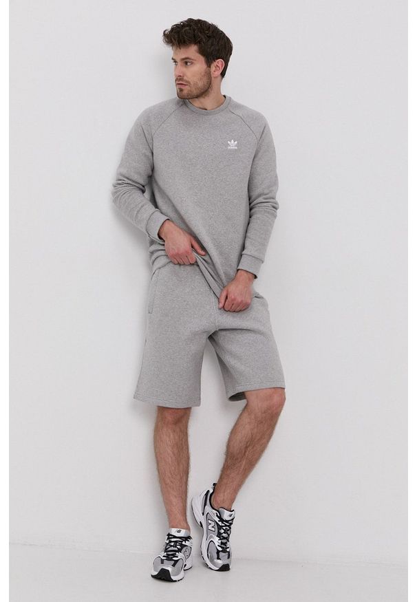 adidas Originals - Bluza. Okazja: na co dzień. Kolor: szary. Długość rękawa: raglanowy rękaw. Wzór: aplikacja. Styl: casual