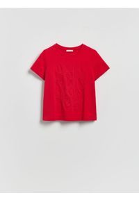 Reserved - T-shirt z kwiatową aplikacją - czerwony. Kolor: czerwony. Materiał: dzianina, bawełna. Wzór: aplikacja, kwiaty #1