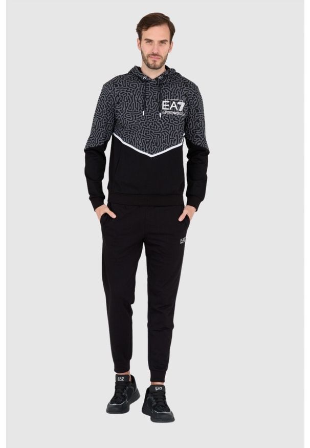 EA7 Emporio Armani - EA7 Czarno-szara bluza z kapturem w moro. Typ kołnierza: kaptur. Kolor: czarny. Wzór: moro