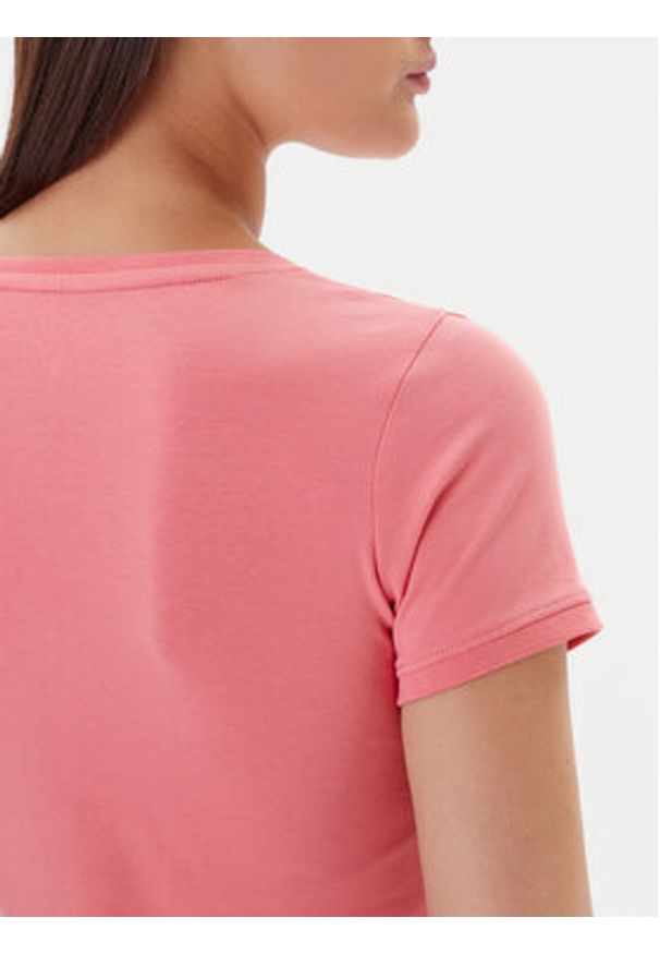 Guess T-Shirt W2YI45 J1314 Różowy Slim Fit. Kolor: różowy. Materiał: bawełna